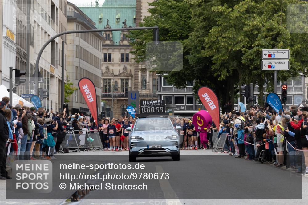 14.06.2026 - REWE Women's Run Michael Strokosch http://msf.ph/oto/9780673 14.06.2026 10:30:31 Laufen 5, 00, 2, 0, 00, 00, 389 meine-sportfotos.de