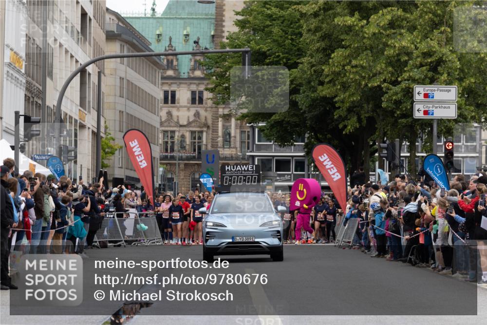 14.06.2026 - REWE Women's Run Michael Strokosch http://msf.ph/oto/9780676 14.06.2026 10:30:31 Laufen 5, 00, 2, 0, 00, 00, 389 meine-sportfotos.de