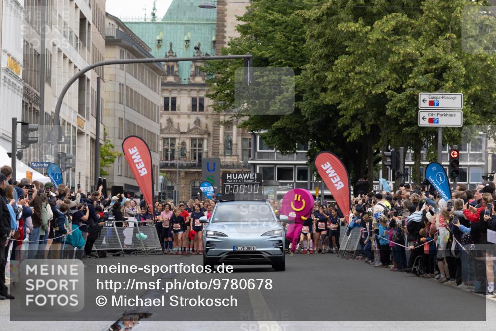 14.06.2026 - REWE Women's Run Michael Strokosch http://msf.ph/oto/9780678 14.06.2026 10:30:32 Laufen 5, 00, 2, 0, 00, 00, 389 meine-sportfotos.de