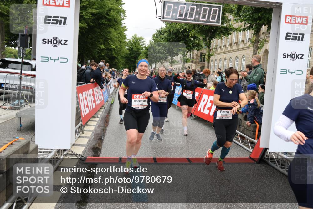 14.06.2026 - REWE Women's Run Strokosch-Dieckow http://msf.ph/oto/9780679 14.06.2026 09:58:36 Ziel 10033, 10034, 10092, 10133, 10134, 10341, 10344, 10492, 10590, 10636, 10659, 10661, 10811, 10895, 10934, 10937, 11046, 11155, 11307, 11309, 11332, 11343, 11386, 11477, 11533 meine-sportfotos.de