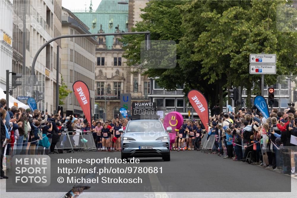 14.06.2026 - REWE Women's Run Michael Strokosch http://msf.ph/oto/9780681 14.06.2026 10:30:32 Laufen 5, 00, 2, 0, 00, 00, 389 meine-sportfotos.de