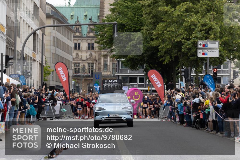14.06.2026 - REWE Women's Run Michael Strokosch http://msf.ph/oto/9780682 14.06.2026 10:30:33 Laufen 5, 00, 2, 0, 00, 08, 389 meine-sportfotos.de