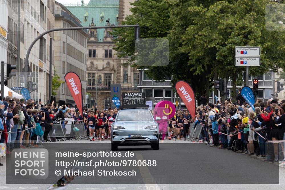 14.06.2026 - REWE Women's Run Michael Strokosch http://msf.ph/oto/9780688 14.06.2026 10:30:34 Laufen 5, 00, 2, 0, 00, 08, 389 meine-sportfotos.de