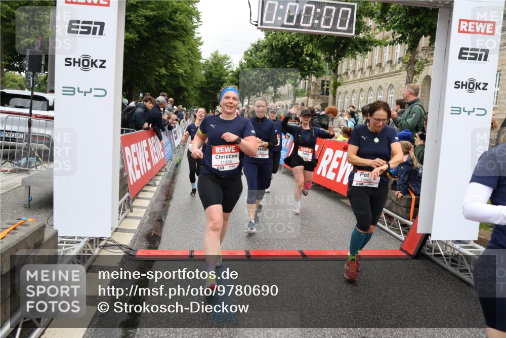 14.06.2026 - REWE Women's Run Strokosch-Dieckow http://msf.ph/oto/9780690 14.06.2026 09:58:36 Ziel 10033, 10034, 10092, 10133, 10134, 10341, 10344, 10492, 10590, 10636, 10659, 10661, 10811, 10895, 10934, 10937, 11046, 11155, 11307, 11309, 11332, 11343, 11386, 11477, 11533 meine-sportfotos.de