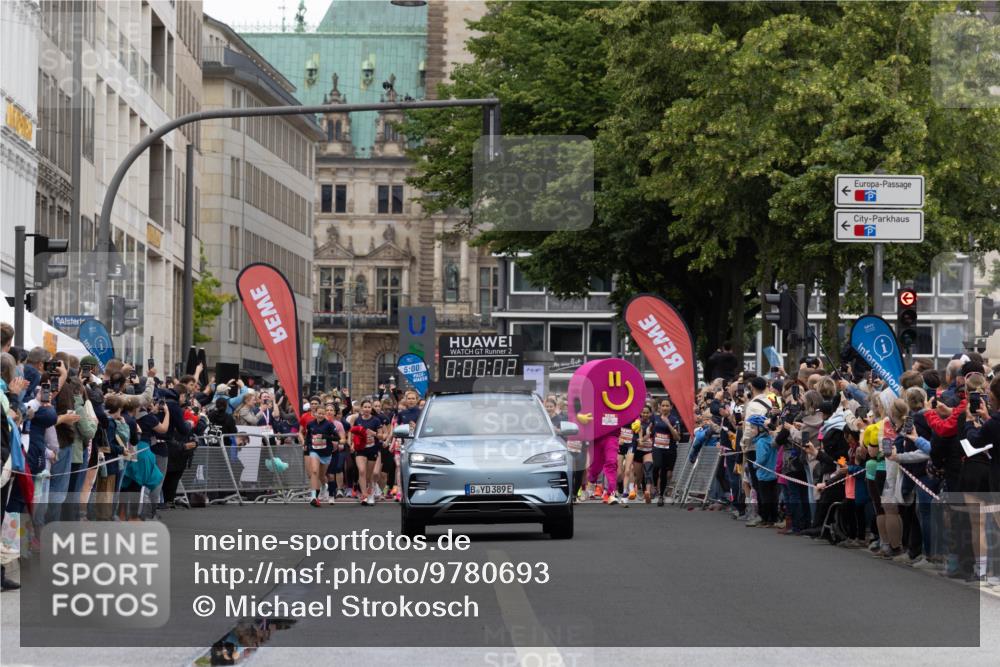 14.06.2026 - REWE Women's Run Michael Strokosch http://msf.ph/oto/9780693 14.06.2026 10:30:34 Laufen 5, 00, 2, 0, 00, 08, 389 meine-sportfotos.de