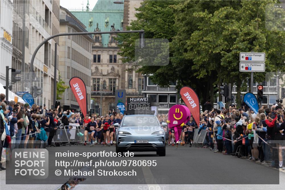 14.06.2026 - REWE Women's Run Michael Strokosch http://msf.ph/oto/9780695 14.06.2026 10:30:34 Laufen 2, 5, 00, 0, 00, 02, 389 meine-sportfotos.de
