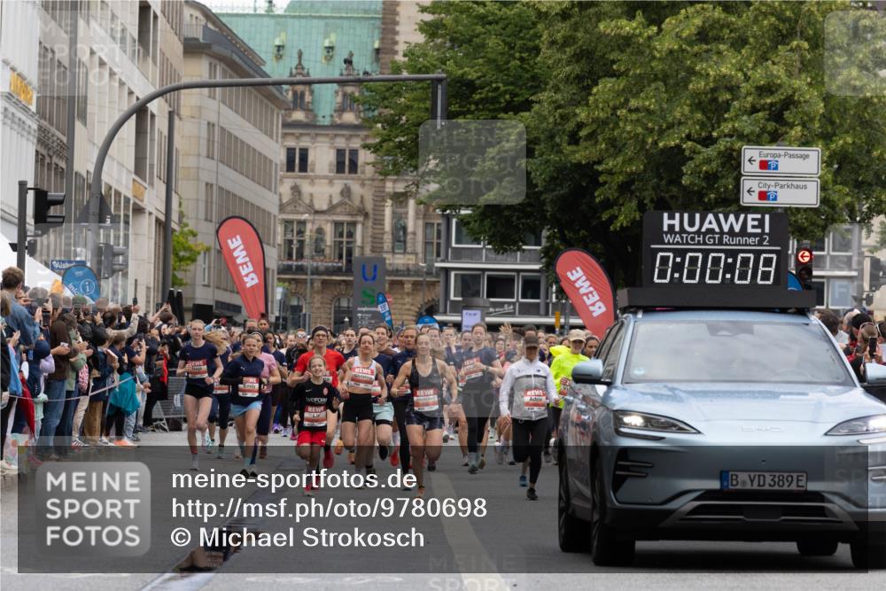 14.06.2026 - REWE Women's Run Michael Strokosch http://msf.ph/oto/9780698 14.06.2026 10:30:40 Laufen 2, 0, 00, 08, 389 meine-sportfotos.de
