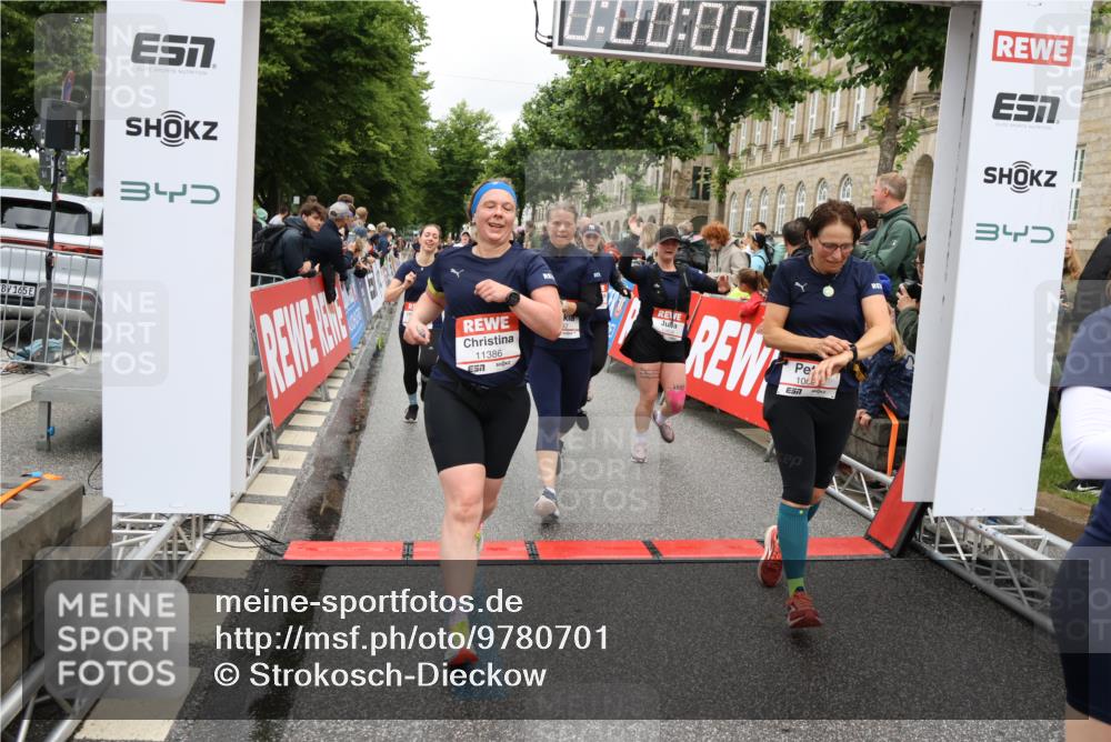 14.06.2026 - REWE Women's Run Strokosch-Dieckow http://msf.ph/oto/9780701 14.06.2026 09:58:36 Ziel 10033, 10034, 10092, 10133, 10134, 10341, 10344, 10492, 10590, 10636, 10659, 10661, 10811, 10895, 10934, 10937, 11046, 11155, 11307, 11309, 11332, 11343, 11386, 11477, 11533 meine-sportfotos.de