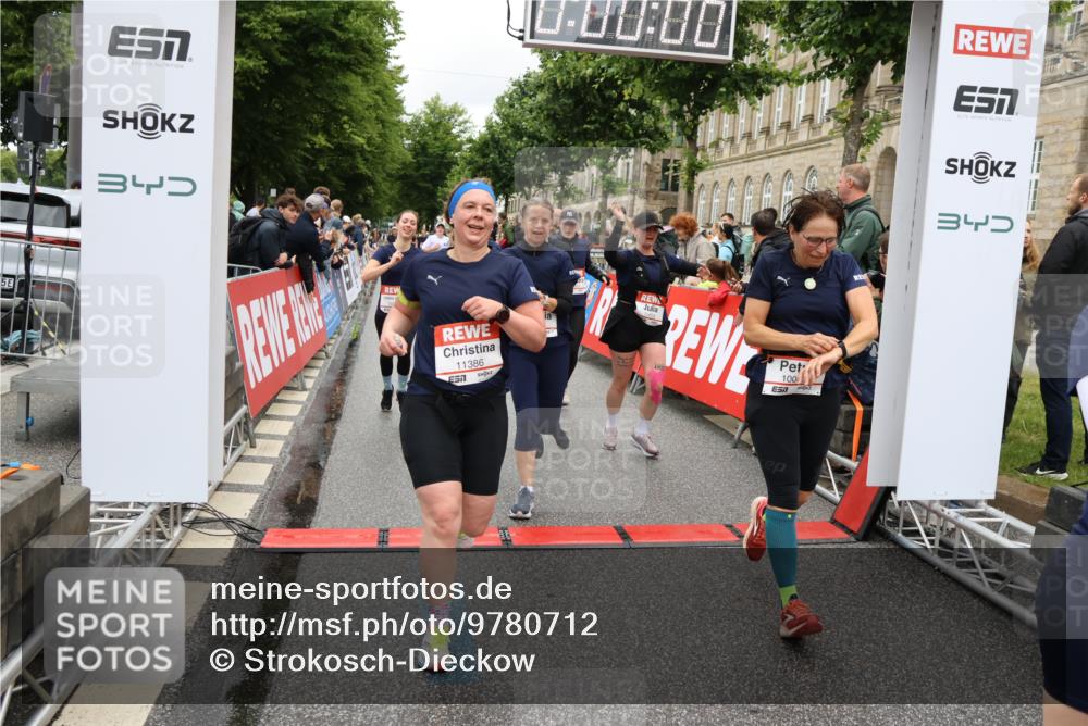 14.06.2026 - REWE Women's Run Strokosch-Dieckow http://msf.ph/oto/9780712 14.06.2026 09:58:36 Ziel 10033, 10034, 10092, 10133, 10134, 10341, 10344, 10492, 10590, 10636, 10659, 10661, 10811, 10895, 10934, 10937, 11046, 11155, 11307, 11309, 11332, 11343, 11386, 11477, 11533 meine-sportfotos.de