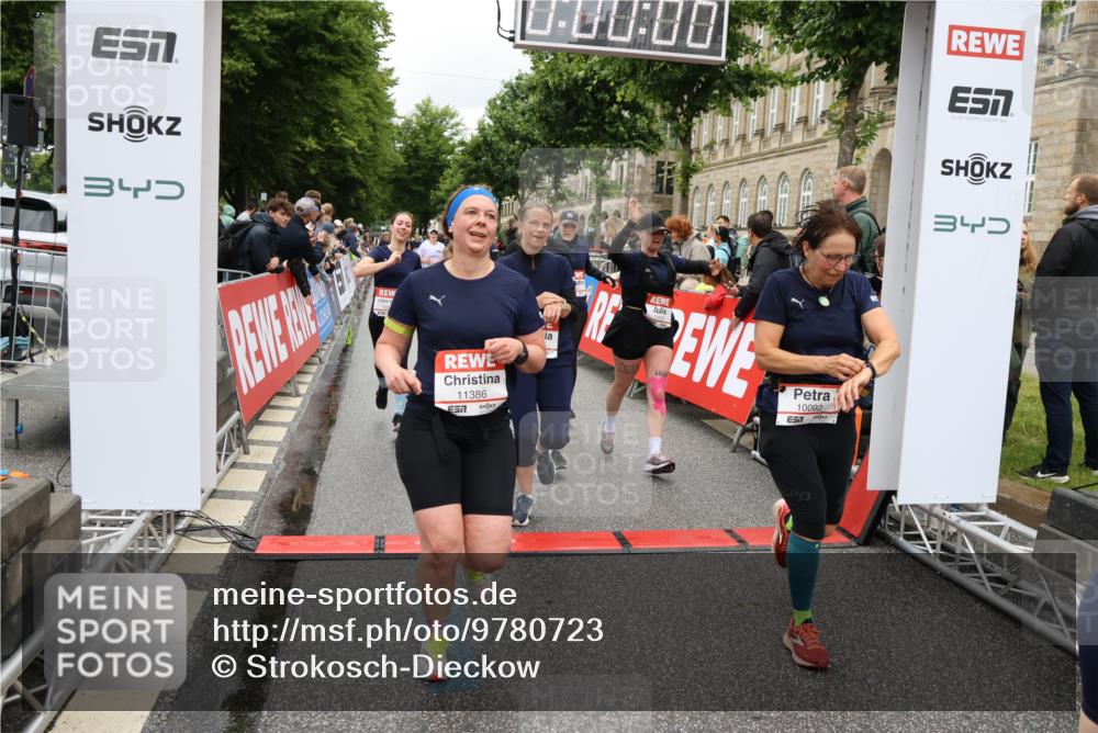 14.06.2026 - REWE Women's Run Strokosch-Dieckow http://msf.ph/oto/9780723 14.06.2026 09:58:36 Ziel 10033, 10034, 10092, 10133, 10134, 10341, 10344, 10492, 10590, 10636, 10659, 10661, 10811, 10895, 10934, 10937, 11046, 11155, 11307, 11309, 11332, 11343, 11386, 11477, 11533 meine-sportfotos.de