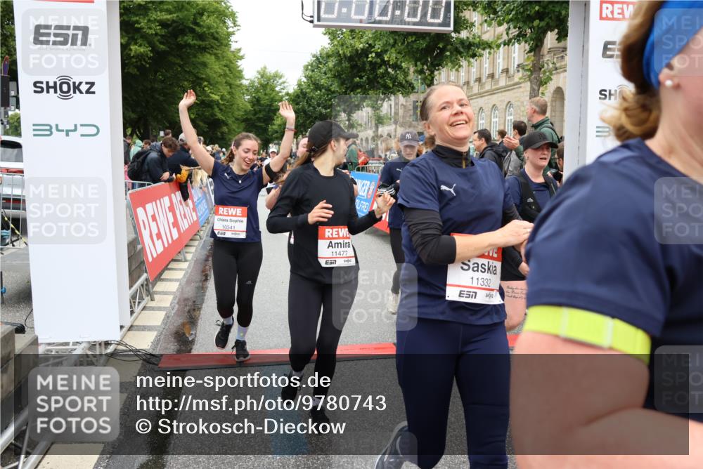 14.06.2026 - REWE Women's Run Strokosch-Dieckow http://msf.ph/oto/9780743 14.06.2026 09:58:37 Ziel 10033, 10034, 10092, 10133, 10134, 10341, 10344, 10492, 10590, 10659, 10661, 10811, 10895, 10934, 10937, 11046, 11155, 11307, 11309, 11332, 11343, 11386, 11477, 11533 meine-sportfotos.de