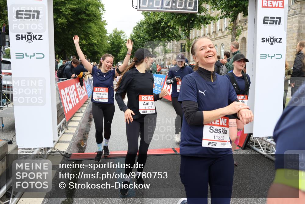 14.06.2026 - REWE Women's Run Strokosch-Dieckow http://msf.ph/oto/9780753 14.06.2026 09:58:37 Ziel 10033, 10034, 10092, 10133, 10134, 10341, 10344, 10492, 10590, 10659, 10661, 10811, 10895, 10934, 10937, 11046, 11155, 11307, 11309, 11332, 11343, 11386, 11477, 11533 meine-sportfotos.de