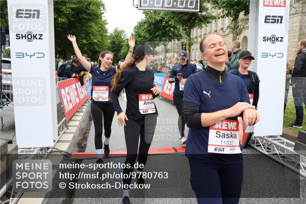 14.06.2026 - REWE Women's Run Strokosch-Dieckow http://msf.ph/oto/9780763 14.06.2026 09:58:37 Ziel 10033, 10034, 10092, 10133, 10134, 10341, 10344, 10492, 10590, 10659, 10661, 10811, 10895, 10934, 10937, 11046, 11155, 11307, 11309, 11332, 11343, 11386, 11477, 11533 meine-sportfotos.de