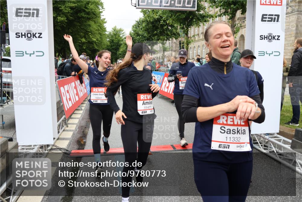 14.06.2026 - REWE Women's Run Strokosch-Dieckow http://msf.ph/oto/9780773 14.06.2026 09:58:37 Ziel 10033, 10034, 10092, 10133, 10134, 10341, 10344, 10492, 10590, 10659, 10661, 10811, 10895, 10934, 10937, 11046, 11155, 11307, 11309, 11332, 11343, 11386, 11477, 11533 meine-sportfotos.de