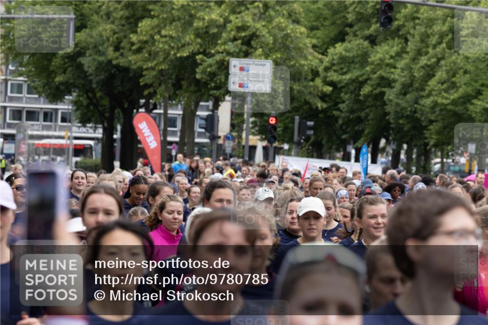 14.06.2026 - REWE Women's Run Michael Strokosch http://msf.ph/oto/9780785 14.06.2026 10:31:58 Laufen 9 meine-sportfotos.de