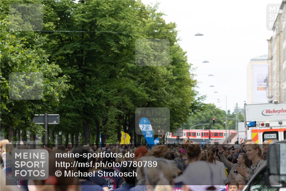 14.06.2026 - REWE Women's Run Michael Strokosch http://msf.ph/oto/9780789 14.06.2026 10:32:05 Laufen 7, 00, 23, 85, 10 meine-sportfotos.de