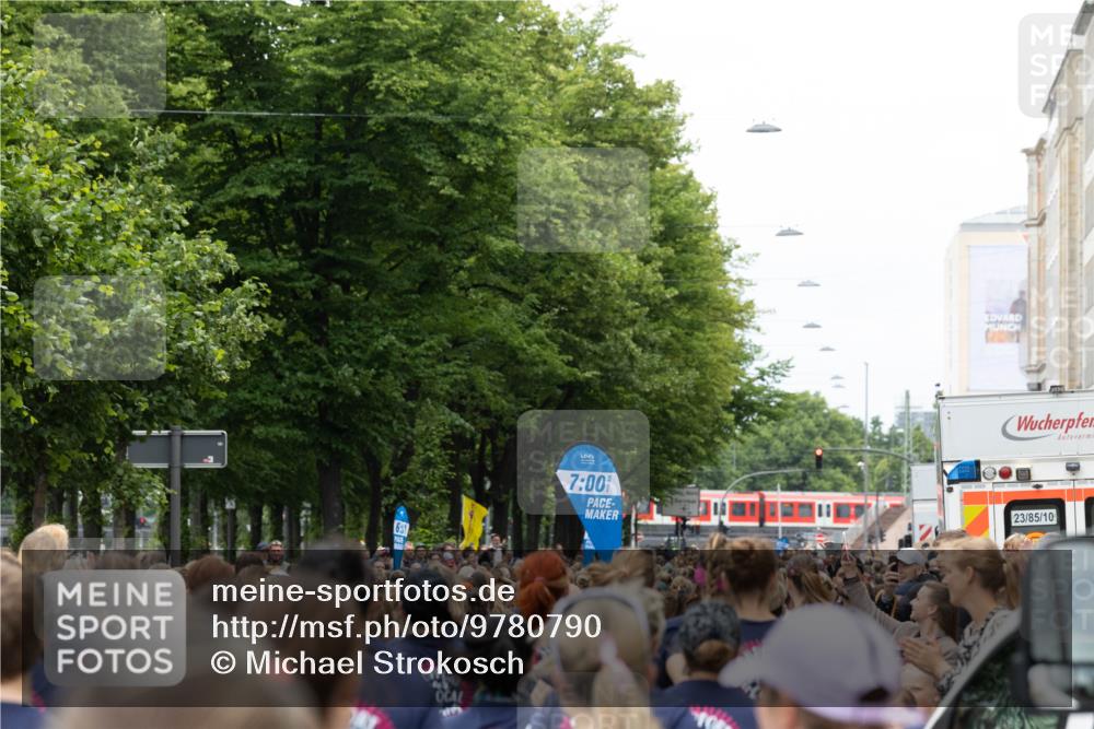 14.06.2026 - REWE Women's Run Michael Strokosch http://msf.ph/oto/9780790 14.06.2026 10:32:06 Laufen 3215, 7, 00, 23, 85, 10 meine-sportfotos.de