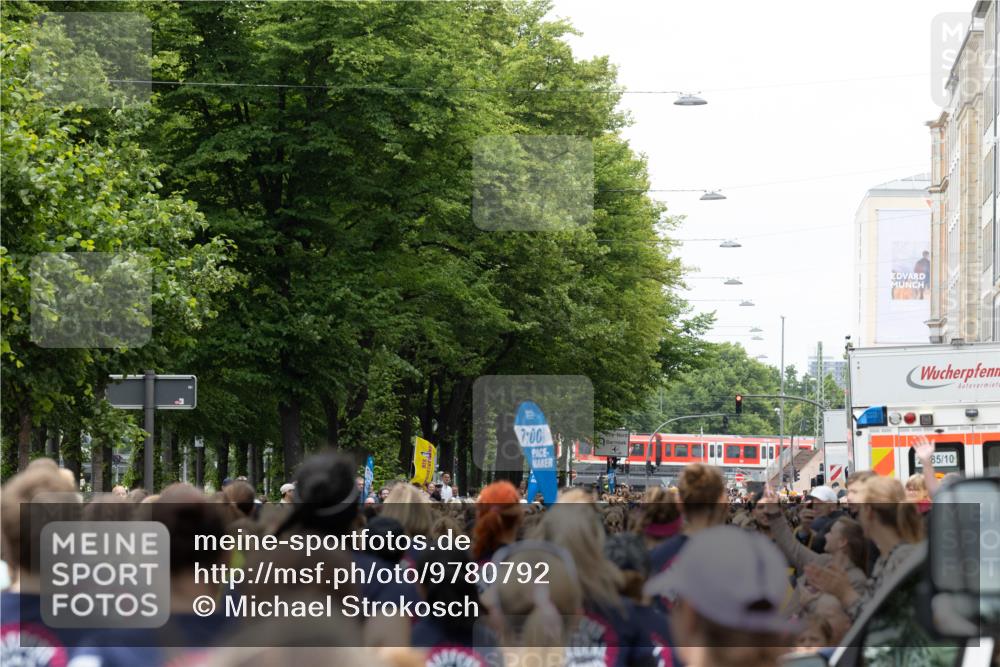 14.06.2026 - REWE Women's Run Michael Strokosch http://msf.ph/oto/9780792 14.06.2026 10:32:06 Laufen 7, 00, 85, 10 meine-sportfotos.de