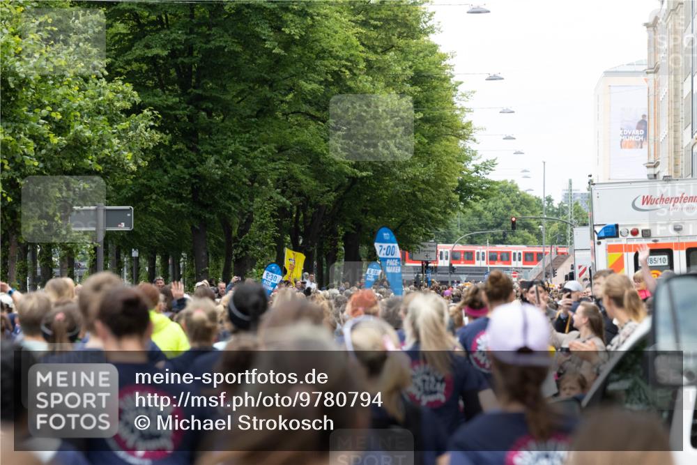 14.06.2026 - REWE Women's Run Michael Strokosch http://msf.ph/oto/9780794 14.06.2026 10:32:07 Laufen 6, 30, 6, 00, 7, 00, 185, 10 meine-sportfotos.de