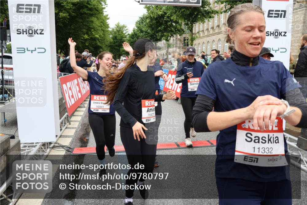 14.06.2026 - REWE Women's Run Strokosch-Dieckow http://msf.ph/oto/9780797 14.06.2026 09:58:37 Ziel 10033, 10034, 10092, 10133, 10134, 10341, 10344, 10492, 10590, 10659, 10661, 10811, 10895, 10934, 10937, 11046, 11155, 11307, 11309, 11332, 11343, 11386, 11477, 11533 meine-sportfotos.de