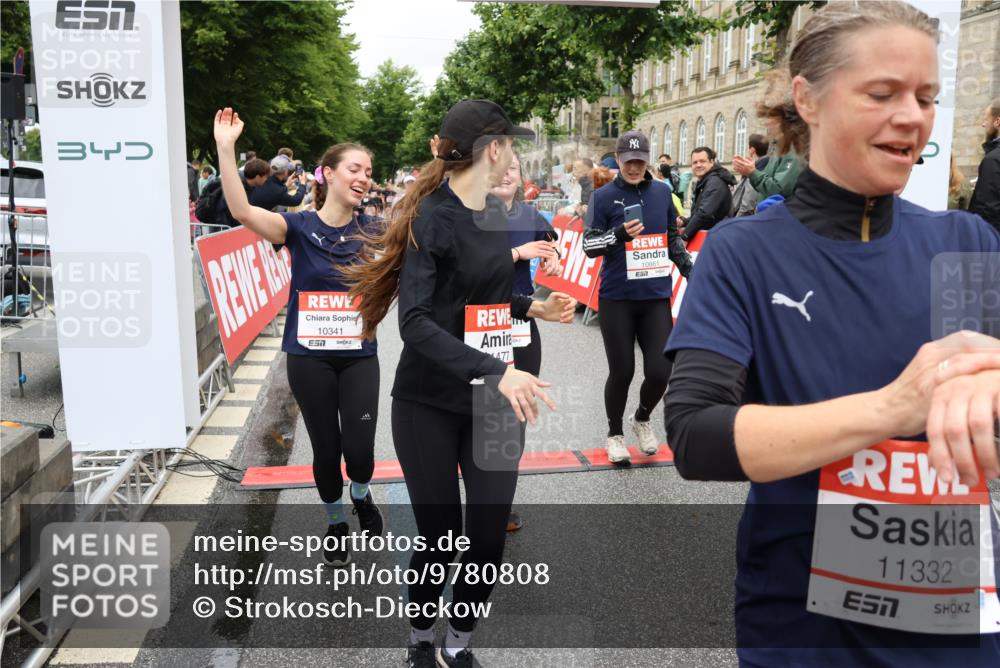 14.06.2026 - REWE Women's Run Strokosch-Dieckow http://msf.ph/oto/9780808 14.06.2026 09:58:37 Ziel 10033, 10034, 10092, 10133, 10134, 10341, 10344, 10492, 10590, 10659, 10661, 10811, 10895, 10934, 10937, 11046, 11155, 11307, 11309, 11332, 11343, 11386, 11477, 11533 meine-sportfotos.de