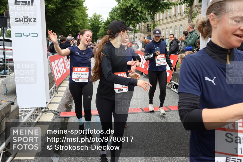 14.06.2026 - REWE Women's Run Strokosch-Dieckow http://msf.ph/oto/9780817 14.06.2026 09:58:37 Ziel 10033, 10034, 10092, 10133, 10134, 10341, 10344, 10492, 10590, 10659, 10661, 10811, 10895, 10934, 10937, 11046, 11155, 11307, 11309, 11332, 11343, 11386, 11477, 11533 meine-sportfotos.de