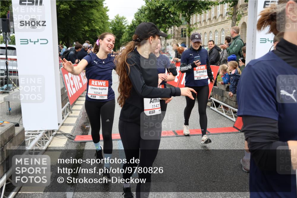 14.06.2026 - REWE Women's Run Strokosch-Dieckow http://msf.ph/oto/9780826 14.06.2026 09:58:37 Ziel 10033, 10034, 10092, 10133, 10134, 10341, 10344, 10492, 10590, 10659, 10661, 10811, 10895, 10934, 10937, 11046, 11155, 11307, 11309, 11332, 11343, 11386, 11477, 11533 meine-sportfotos.de