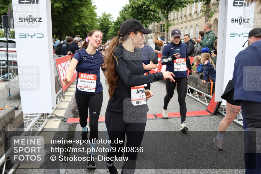 14.06.2026 - REWE Women's Run Strokosch-Dieckow http://msf.ph/oto/9780836 14.06.2026 09:58:37 Ziel 10033, 10034, 10092, 10133, 10134, 10341, 10344, 10492, 10590, 10659, 10661, 10811, 10895, 10934, 10937, 11046, 11155, 11307, 11309, 11332, 11343, 11386, 11477, 11533 meine-sportfotos.de