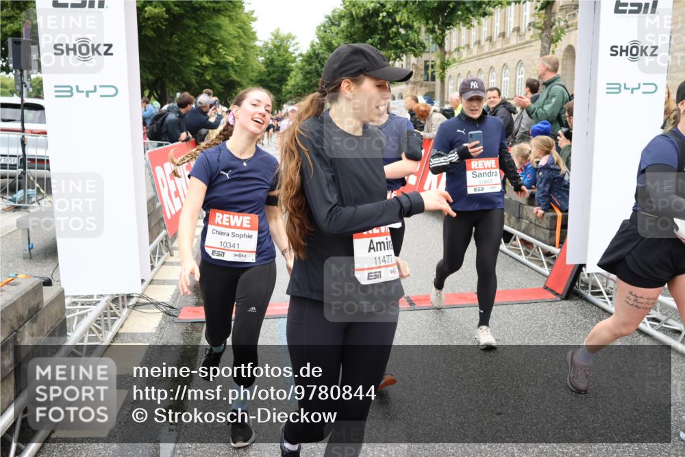 14.06.2026 - REWE Women's Run Strokosch-Dieckow http://msf.ph/oto/9780844 14.06.2026 09:58:38 Ziel 10033, 10034, 10092, 10133, 10134, 10341, 10344, 10492, 10590, 10659, 10661, 10811, 10895, 10934, 10937, 11046, 11155, 11307, 11309, 11332, 11343, 11386, 11477, 11533 meine-sportfotos.de
