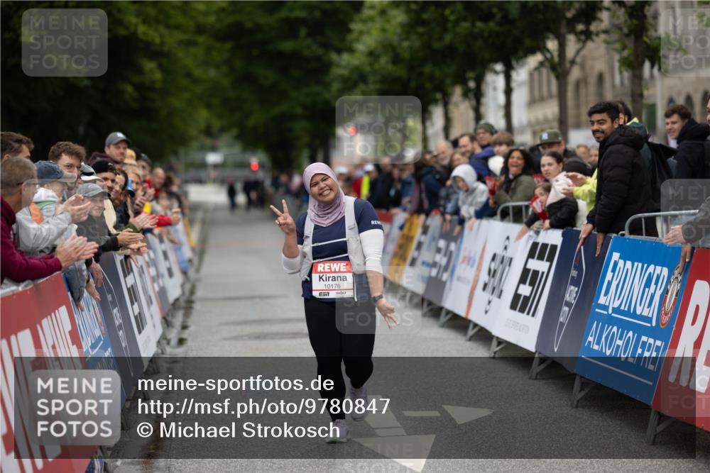14.06.2026 - REWE Women's Run Michael Strokosch http://msf.ph/oto/9780847 14.06.2026 10:37:45 Laufen 10176, 7 meine-sportfotos.de