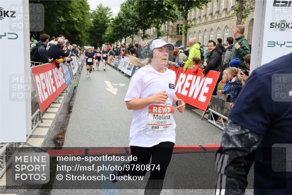 14.06.2026 - REWE Women's Run Strokosch-Dieckow http://msf.ph/oto/9780874 14.06.2026 09:58:40 Ziel 10033, 10034, 10092, 10341, 10344, 10590, 10659, 10661, 10811, 10934, 10937, 11155, 11332, 11343, 11386, 11411, 11477, 11533 meine-sportfotos.de