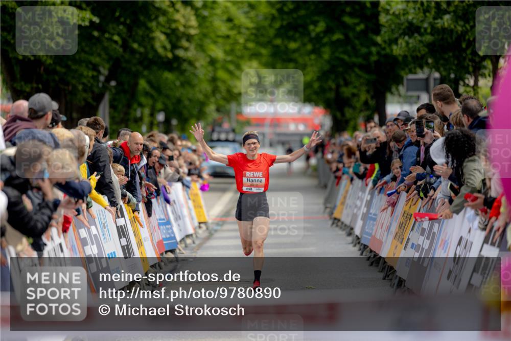 14.06.2026 - REWE Women's Run Michael Strokosch http://msf.ph/oto/9780890 14.06.2026 10:48:43 Laufen 5910 meine-sportfotos.de