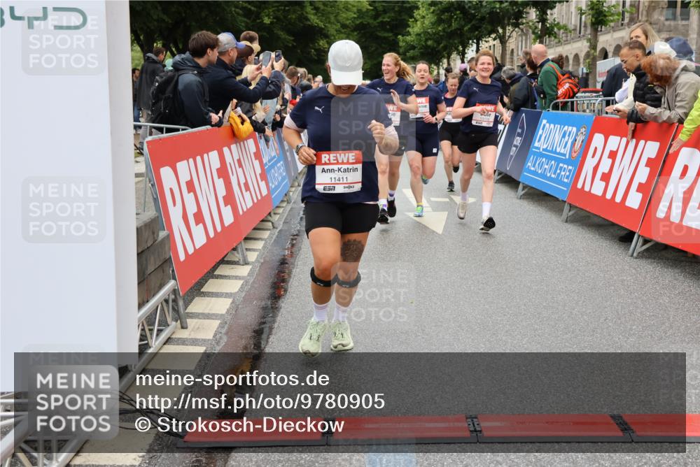 14.06.2026 - REWE Women's Run Strokosch-Dieckow http://msf.ph/oto/9780905 14.06.2026 09:58:44 Ziel 10054, 10056, 10341, 10427, 10659, 10661, 10680, 10811, 10937, 11332, 11411, 11477 meine-sportfotos.de