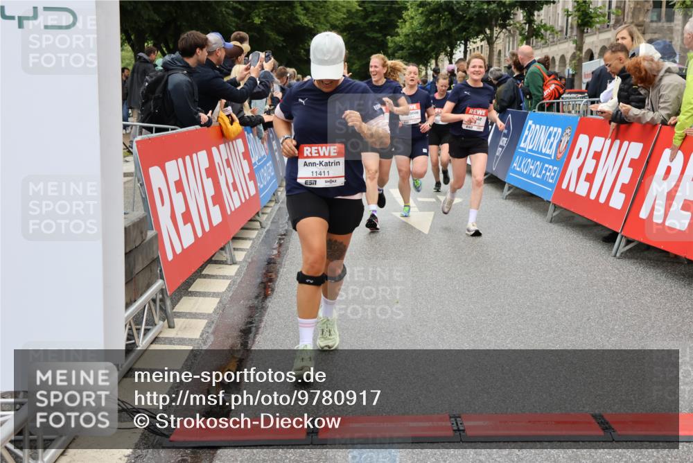 14.06.2026 - REWE Women's Run Strokosch-Dieckow http://msf.ph/oto/9780917 14.06.2026 09:58:44 Ziel 10054, 10056, 10341, 10427, 10659, 10661, 10680, 10811, 10937, 11332, 11411, 11477 meine-sportfotos.de