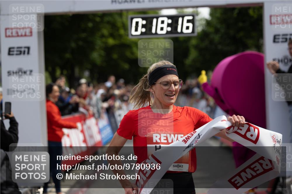 14.06.2026 - REWE Women's Run Michael Strokosch http://msf.ph/oto/9780936 14.06.2026 10:48:49 Laufen 7, 030, 0, 18, 16 meine-sportfotos.de