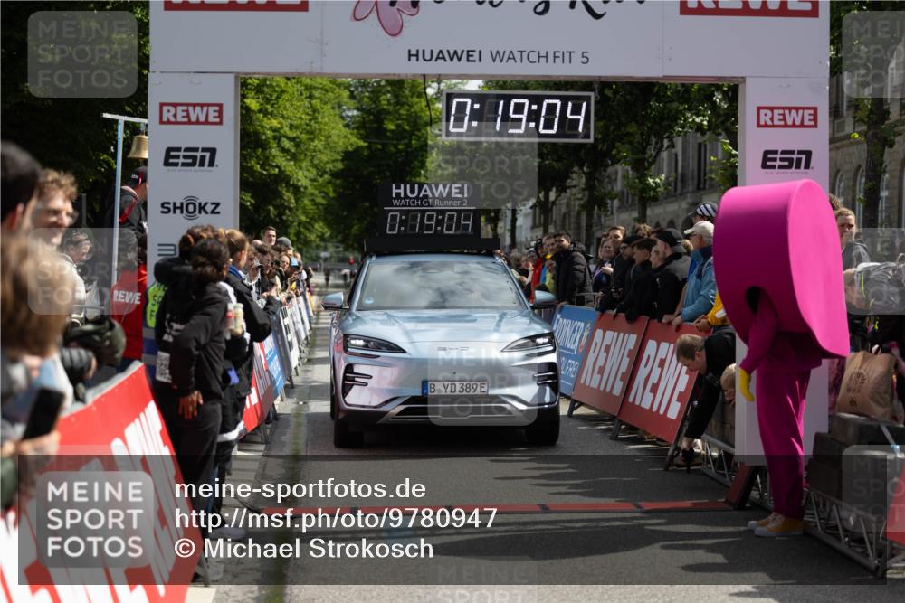 14.06.2026 - REWE Women's Run Michael Strokosch http://msf.ph/oto/9780947 14.06.2026 10:49:36 Laufen 5, 0, 19, 04, 2, 0, 89, 09, 389 meine-sportfotos.de