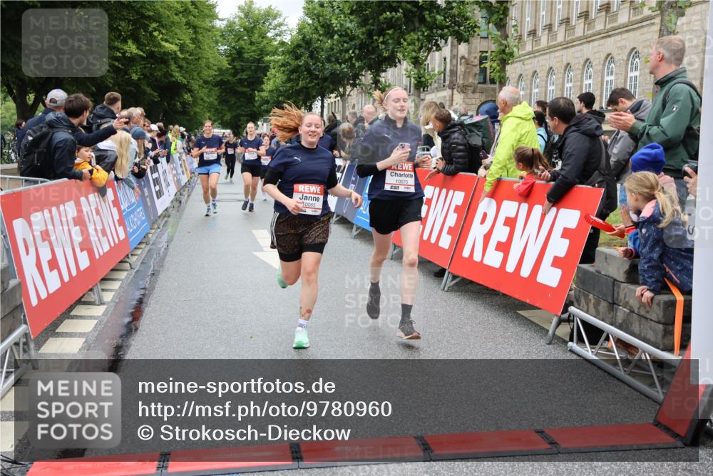14.06.2026 - REWE Women's Run Strokosch-Dieckow http://msf.ph/oto/9780960 14.06.2026 09:58:50 Ziel 10054, 10056, 10065, 10070, 10292, 10410, 10427, 10680, 10784, 11411 meine-sportfotos.de