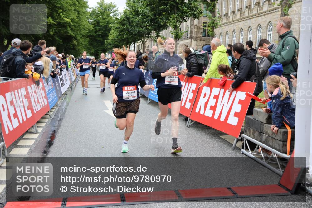 14.06.2026 - REWE Women's Run Strokosch-Dieckow http://msf.ph/oto/9780970 14.06.2026 09:58:50 Ziel 10054, 10056, 10065, 10070, 10292, 10410, 10427, 10680, 10784, 11411 meine-sportfotos.de