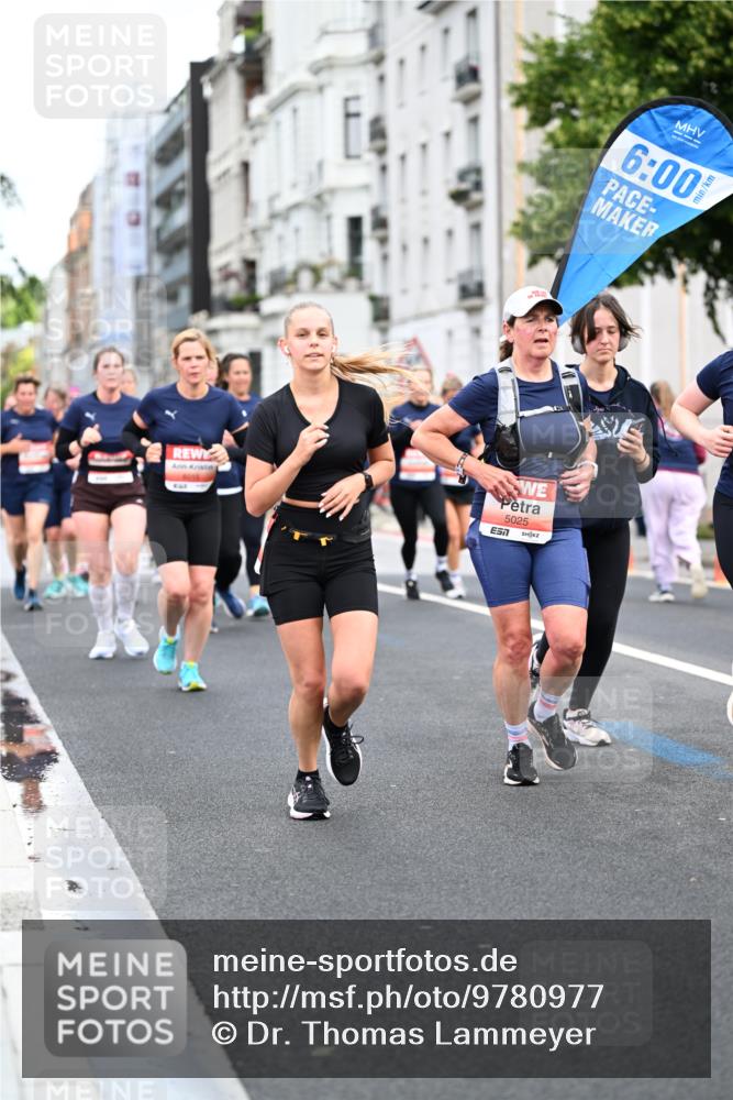 14.06.2026 - REWE Women's Run Dr. Thomas Lammeyer http://msf.ph/oto/9780977 14.06.2026 10:49:45 Laufen 6015, 6, 00, 5025 meine-sportfotos.de