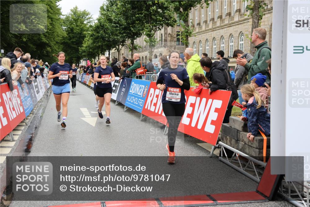 14.06.2026 - REWE Women's Run Strokosch-Dieckow http://msf.ph/oto/9781047 14.06.2026 09:58:53 Ziel 10054, 10056, 10065, 10070, 10292, 10410, 10427, 10680, 10784, 11427 meine-sportfotos.de