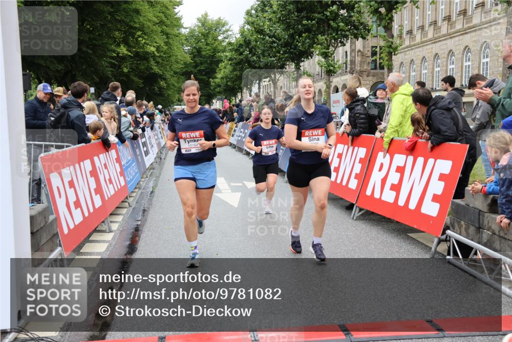 14.06.2026 - REWE Women's Run Strokosch-Dieckow http://msf.ph/oto/9781082 14.06.2026 09:58:54 Ziel 10065, 10070, 10292, 10410, 10427, 10680, 10784, 11427 meine-sportfotos.de