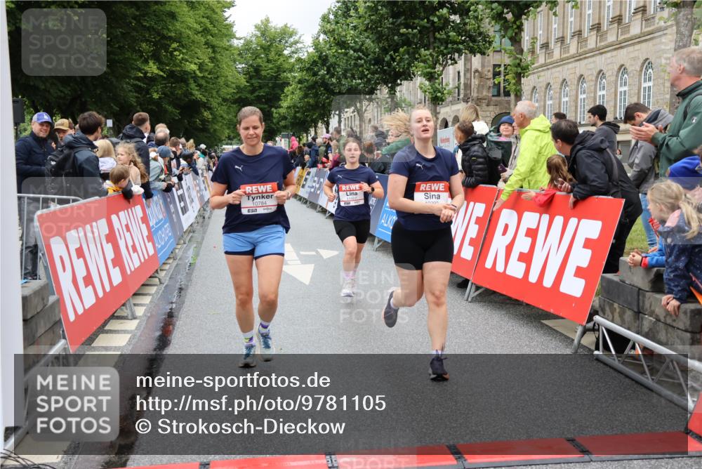 14.06.2026 - REWE Women's Run Strokosch-Dieckow http://msf.ph/oto/9781105 14.06.2026 09:58:54 Ziel 10065, 10070, 10292, 10410, 10427, 10680, 10784, 11427 meine-sportfotos.de