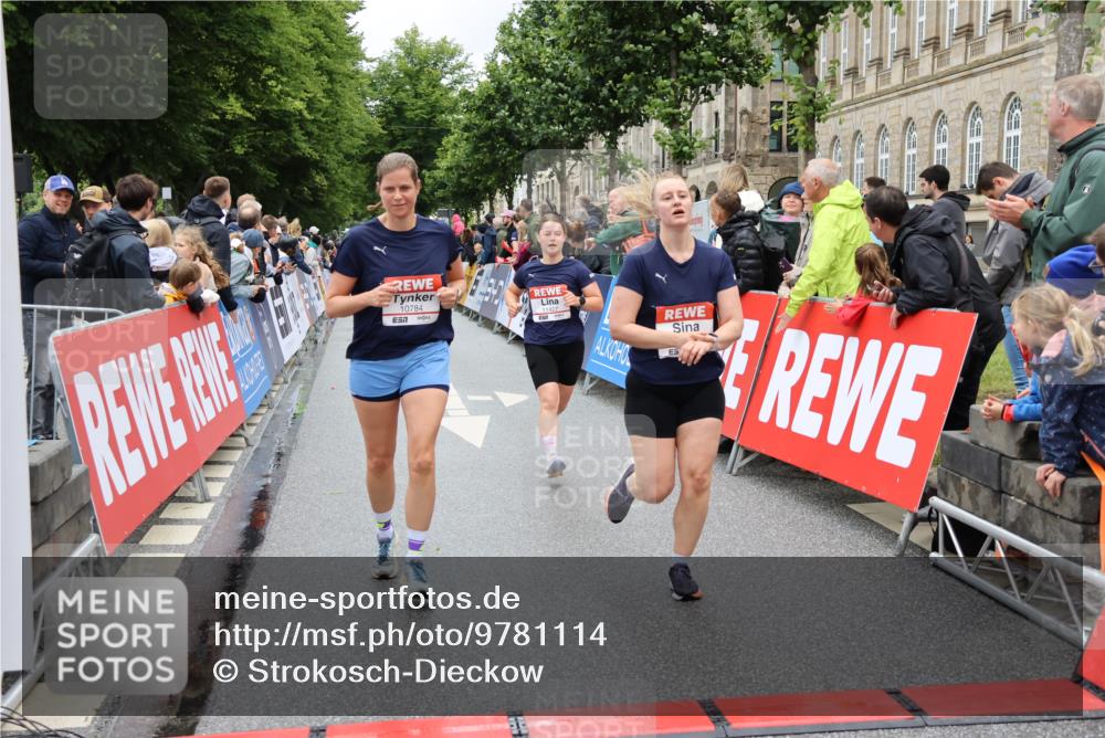 14.06.2026 - REWE Women's Run Strokosch-Dieckow http://msf.ph/oto/9781114 14.06.2026 09:58:54 Ziel 10065, 10070, 10292, 10410, 10427, 10680, 10784, 11427 meine-sportfotos.de
