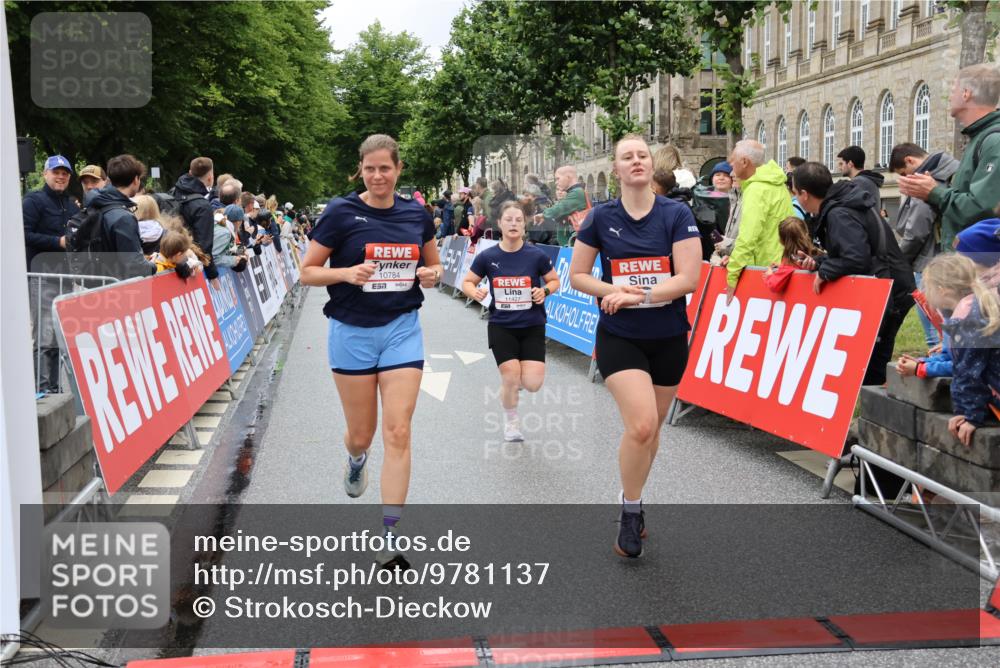 14.06.2026 - REWE Women's Run Strokosch-Dieckow http://msf.ph/oto/9781137 14.06.2026 09:58:54 Ziel 10065, 10070, 10292, 10410, 10427, 10680, 10784, 11427 meine-sportfotos.de