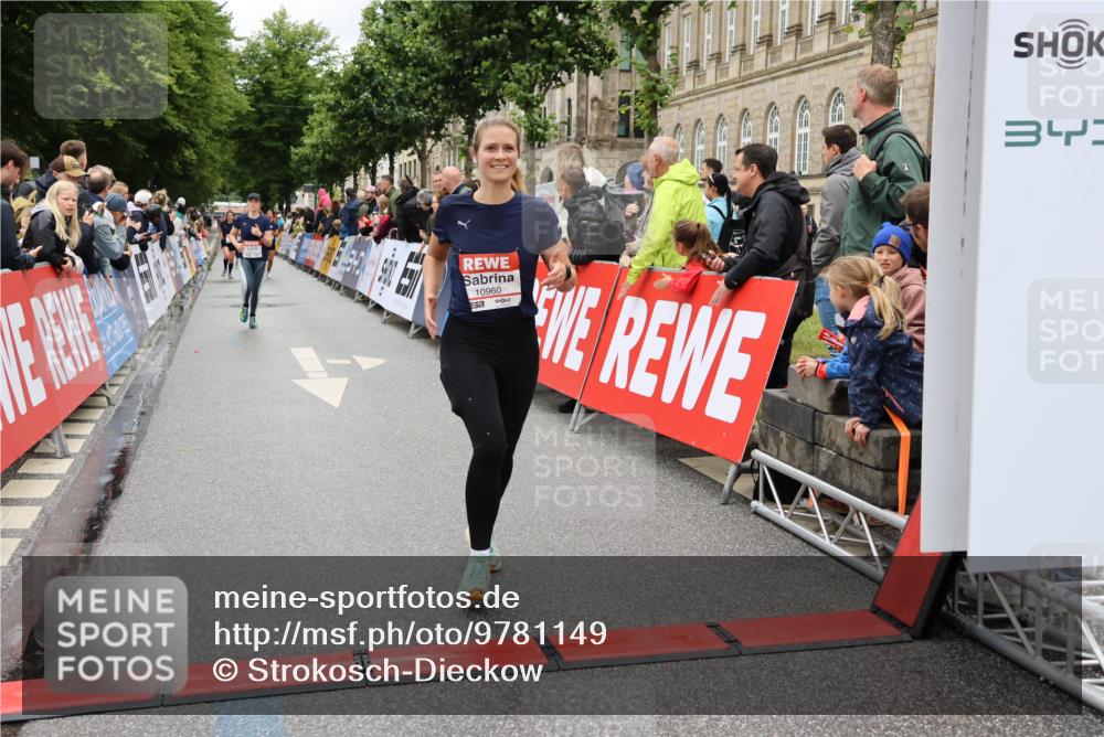 14.06.2026 - REWE Women's Run Strokosch-Dieckow http://msf.ph/oto/9781149 14.06.2026 09:58:59 Ziel 10065, 10070, 10292, 10410, 10784, 10879, 10960, 11427 meine-sportfotos.de