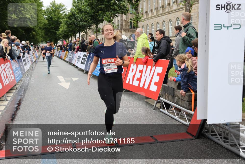 14.06.2026 - REWE Women's Run Strokosch-Dieckow http://msf.ph/oto/9781185 14.06.2026 09:58:59 Ziel 10065, 10070, 10292, 10410, 10784, 10879, 10960, 11427 meine-sportfotos.de