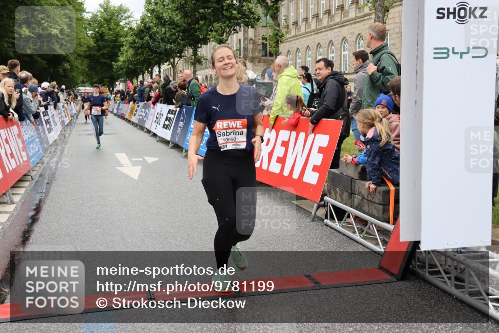 14.06.2026 - REWE Women's Run Strokosch-Dieckow http://msf.ph/oto/9781199 14.06.2026 09:58:59 Ziel 10065, 10070, 10292, 10410, 10784, 10879, 10960, 11427 meine-sportfotos.de