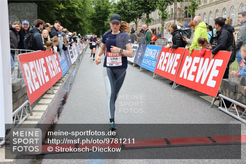14.06.2026 - REWE Women's Run Strokosch-Dieckow http://msf.ph/oto/9781211 14.06.2026 09:59:03 Ziel 10172, 10879, 10960, 11427 meine-sportfotos.de