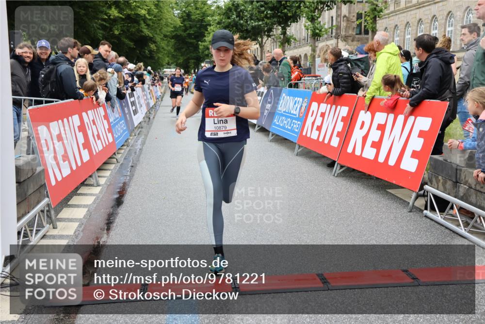 14.06.2026 - REWE Women's Run Strokosch-Dieckow http://msf.ph/oto/9781221 14.06.2026 09:59:03 Ziel 10172, 10879, 10960, 11427 meine-sportfotos.de