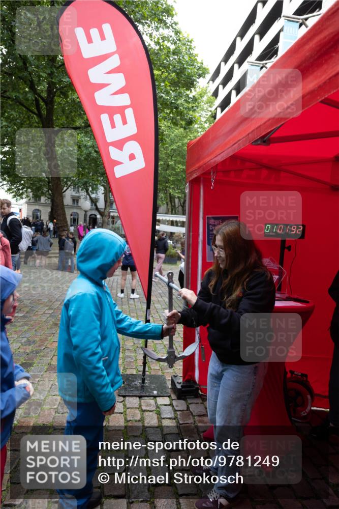 14.06.2026 - REWE Women's Run Michael Strokosch http://msf.ph/oto/9781249 14.06.2026 08:28:59 Laufen 010192 meine-sportfotos.de